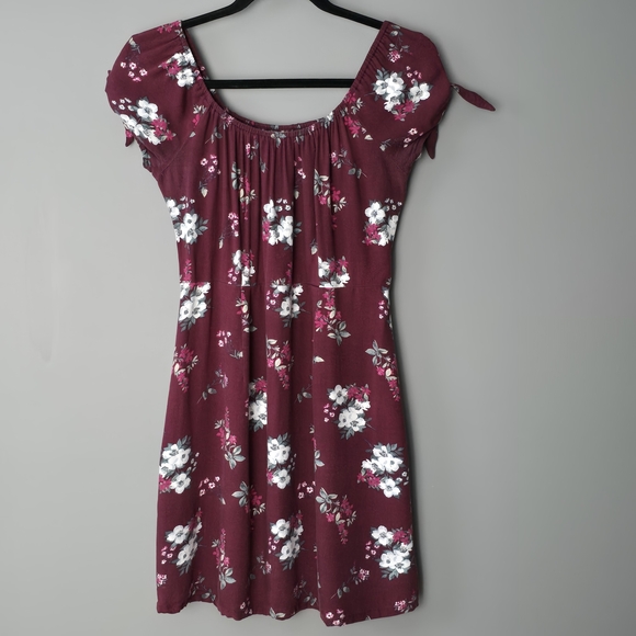 Hollister Dresses & Skirts - Hollister Burgundy Ditsy Floral Mini Dress. Boho Romantic Style Size Small